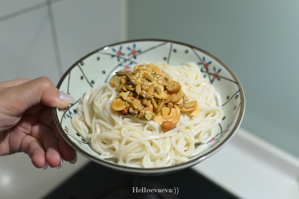 料理|「五仁孜然果油」料理瞬間升級、怎麼吃都對味,拌麵、拌菜、單吃懶人料理的秘密武器 - 第5張圖