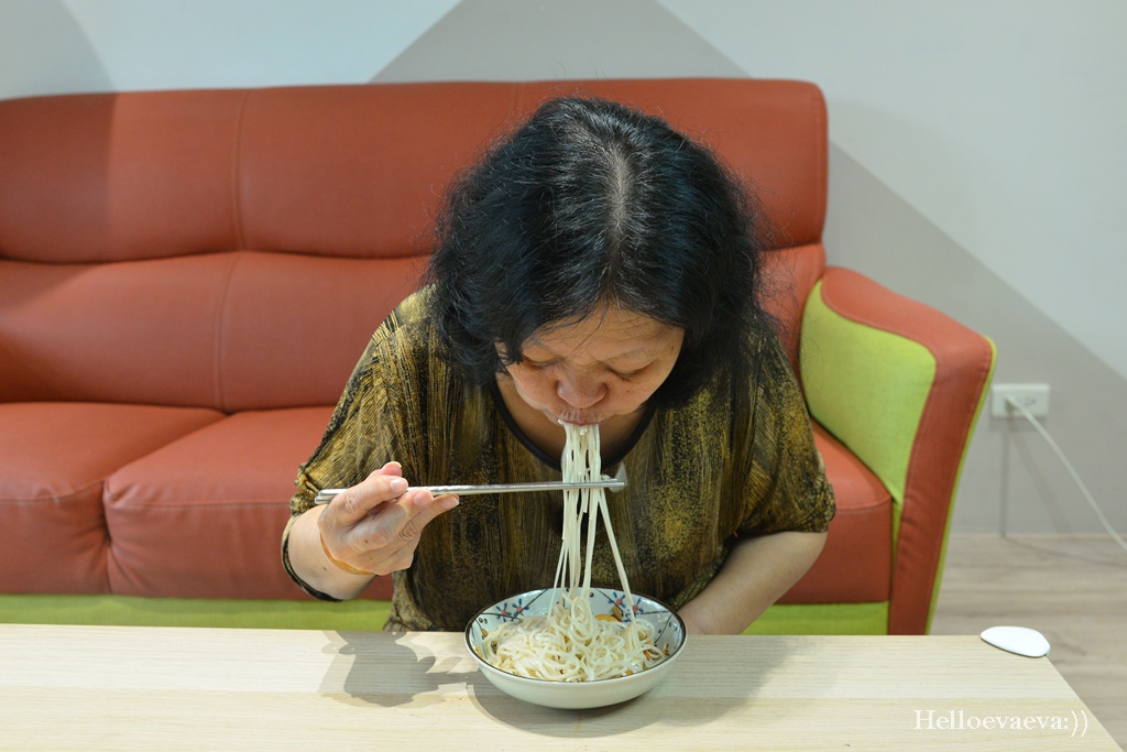 料理|「五仁孜然果油」料理瞬間升級、怎麼吃都對味,拌麵、拌菜、單吃懶人料理的秘密武器 - 第7張圖