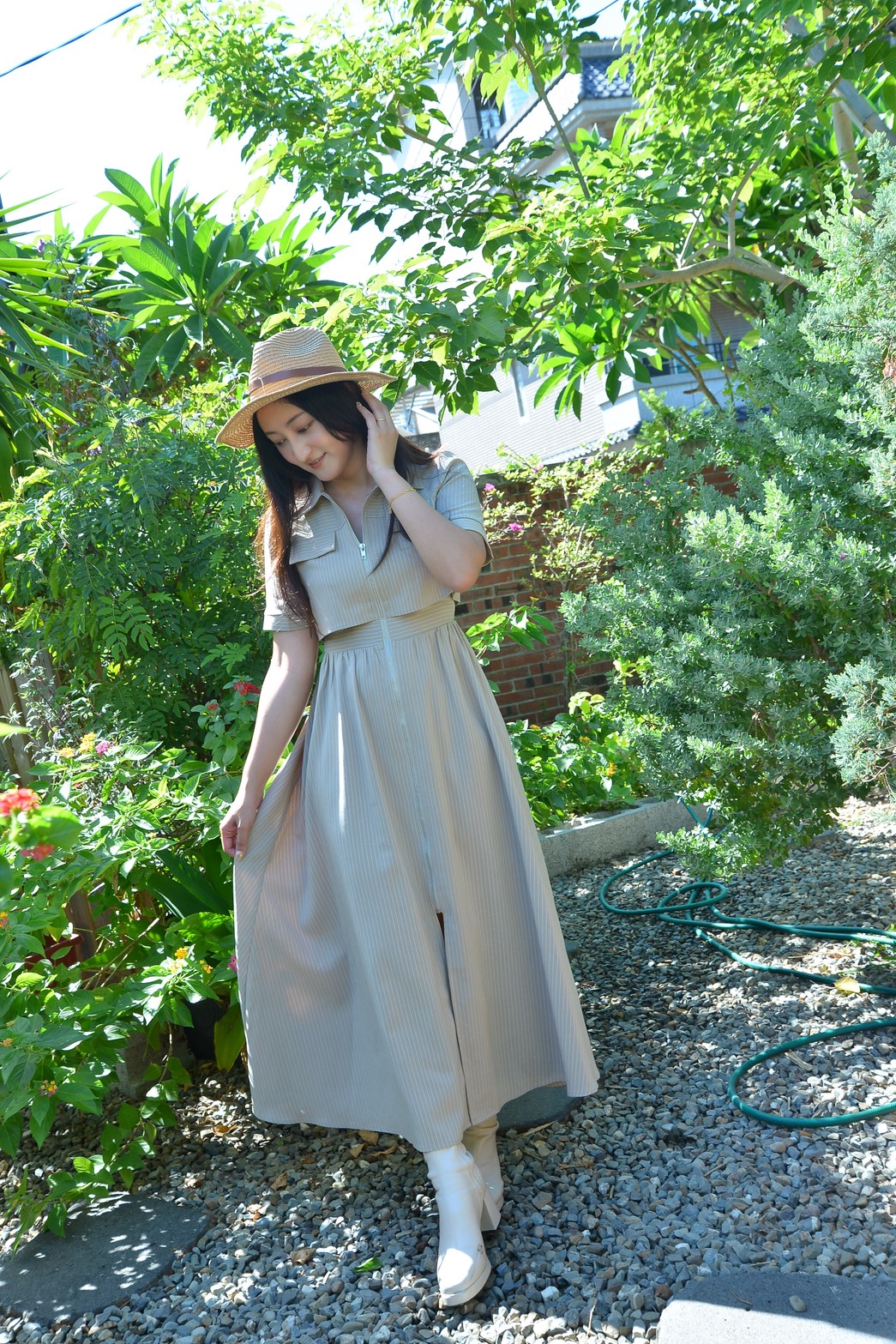 OUFIT｜ehole平價也很有質感！條紋襯領個性拉鍊洋裝開箱分享