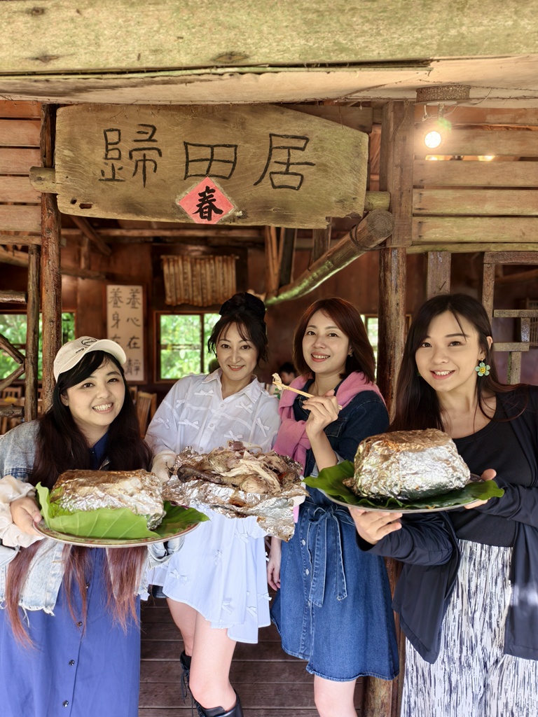 台北士林｜「陽明山荷鋤茗園休閒農園」一日體驗：甕窯烤地瓜、烤肉、撈魚親子活動一整天都不無聊！(需先預約)
