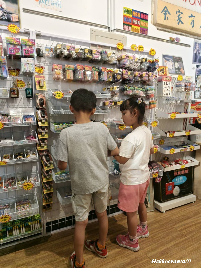 【台南景點】衝極商店|滿滿童年回憶的復古收藏店,老物、玩具、公仔一次收藏,沒有要買也值得逛! - 第8張圖 【台南景點】衝極商店|滿滿童年回憶的復古收藏店,老物、玩具、公仔一次收藏,沒有要買也值得逛!